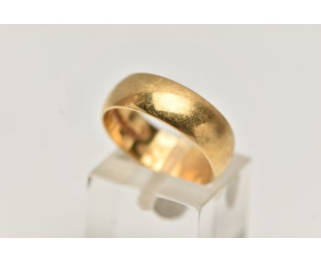 A POLISHED WIDE 18CT GOLD BAND RING, approximate band width 6.4mm, ring size leading edge O, hallmarked 18ct Birmingham, appr