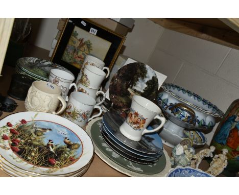 A GROUP OF BOXED COLLECTOR'S PLATES AND ROYAL COMMEMORATIVE MUGS, comprising eight mugs, a pair of porcelain figures, a hand 