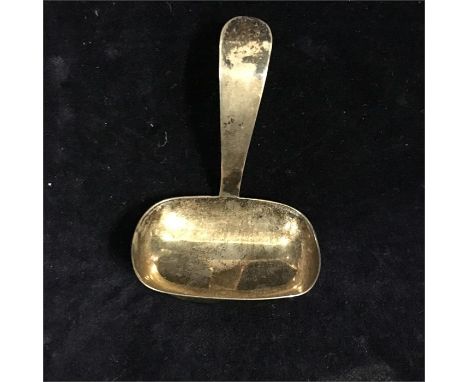 A silver caddy spoon (13.8g) hallmarked Sheffield 1910-11
