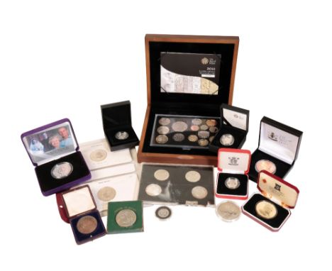 COLLECTION OF ROYAL MINT AND COMMEMORATIVE COINS Royal Mint 2008 Royal Shield of Arms £1 Piedfort Silver Proof Coin The Royal