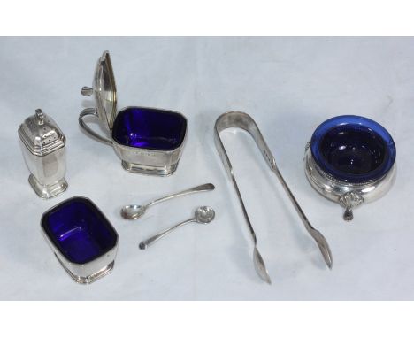 A silver condiment set comprising salt, pepper and mustard, blue glass liners and silver spoons present, Birmingham, 1940, ma