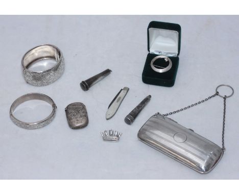 A ladies silver purse with chain and finger-ring, Birmingham, 1916, two silver bangles, a vesta case, two cheroot holders in 