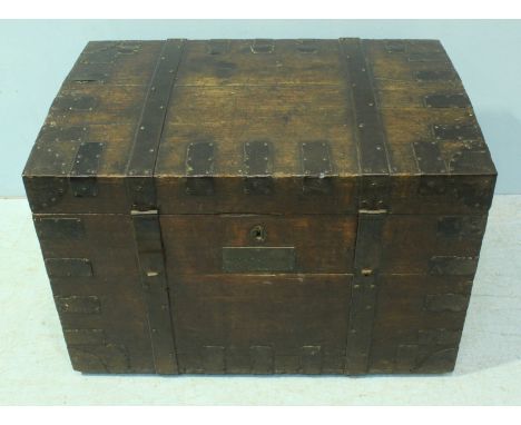 A metal-bound oak silver chest, the fitted interior with baize-lined, compartmented trays, 89cm wide.