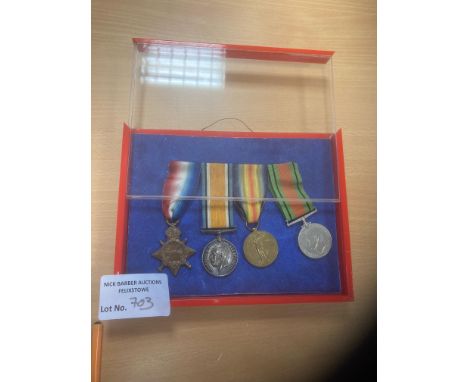 Collectables : Militaria WWI collection of medals in case - + 1x WWII medal 3048 Pte. V. Davis Queens R