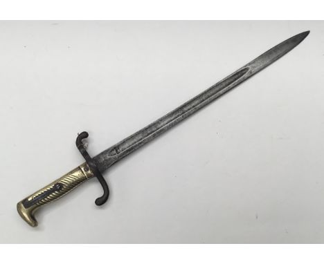 An 1871 pattern Imperial Prussian bayonet, dated 1873. Brass handle with diagonally grooved grip and beak pommel. Push button