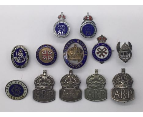 A good selection of WW1 and WW2 era lapel badges. To include: a scarce WW1 1915 silver and enamel hallmarked badge of the Sol