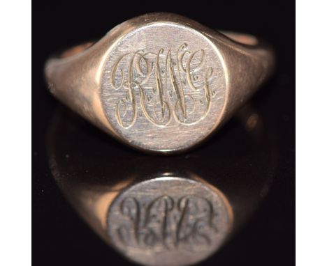 A 9ct rose gold signet ring, London 1918, 10.4g, size R/S&nbsp;