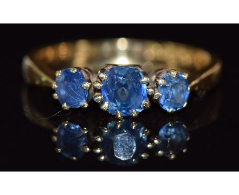 An 18ct gold ring set with three cushion cut sapphires, Birmingham 1922, 3g, size O