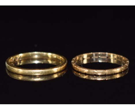 Two 18ct gold bands / rings, 2.5g, size J/K