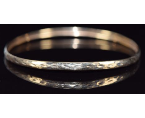 A 9ct gold bangle with cut out decoration, 4.8g, 6.4cm