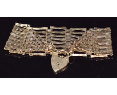 A 9ct gold gate bracelet, 16.6g, 18cm long