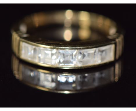 A 9ct gold ring set with cubic zirconia, 3.1g, size N