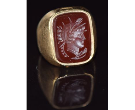 A 9ct gold ring set with an agate intaglio, 7.9g, size H