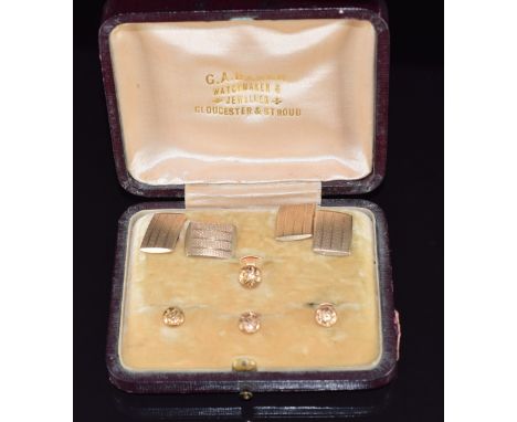 Four 9ct gold studs with foliate decoration and a pair of 9ct gold cufflinks with engine turned decoration, in vintage box, 1