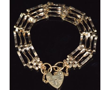 A 9ct gold gate bracelet with heart padlock clasp, 10.8g, 18cm long&nbsp;