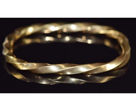 An 18ct gold twisted bangle, 20.1g, 5.8 x 4.5cm