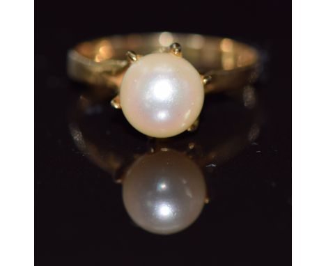 A 14k gold ring set with a pearl, 2.5g, size M