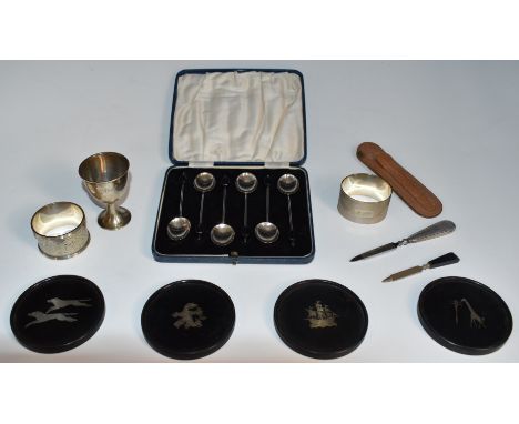 George V cased set of hallmarked silver coffee bean spoons, Birmingham 1934, maker&nbsp;Marson &amp; Jones, two hallmarked si