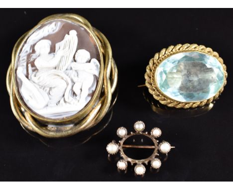 Victorian pinchbeck brooch set with a cameo, foiled brooch and yellow metal pearl brooch (4.7g)