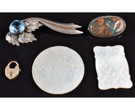 Victorian silver brooch set with moss agate, silver brooch, 9ct gold heart padlock (1g) and two Chinese mother of pearl count