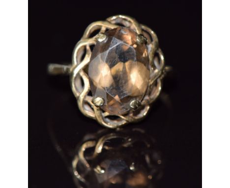 A 9ct gold ring set with a smoky quartz, 3.3g, size N