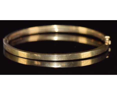 A 9ct gold bangle, 7.5g, 6 x 5.5cm