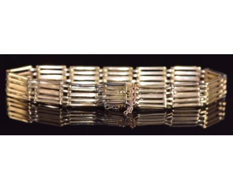 A 15ct rose gold gate bracelet, 17.7g, 17cm long