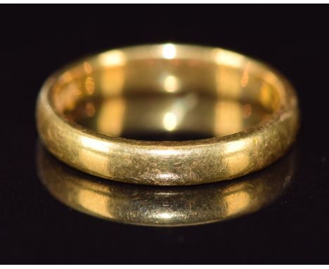 A 22ct gold wedding band / ring, 3.9g, size K