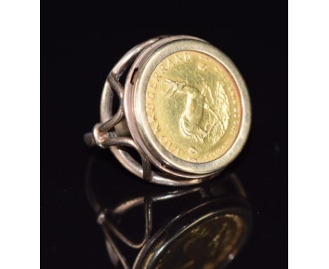 A 9ct gold ring set with a 1981 1/10 gold krugerrand, 6.1g, size I