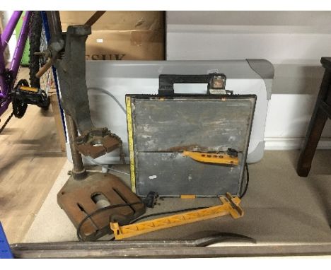 ASSORTED TOOLS AND ELECTRIC HEATER SAS