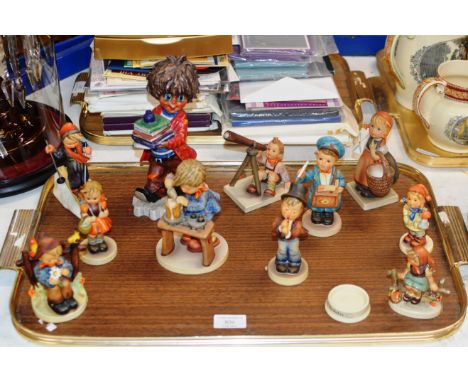 TRAY WITH LARGE HUMMEL / GOEBEL FIGURINE SIGNED MICHEL T &amp; VARIOUS OTHER HUMMEL / GOEBEL FIGURINES     