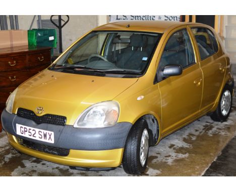 MOTOR VEHICLE - TOYOTA YARIS HATCHBACK REGISTRATION GP52 SWX, 1 LITRE 16V VVTi GS, IN GOLD, MANUAL TRANSMISSION WITH 2 KEYS &