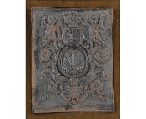 Ofenkachel mit Nürnberger Wappenkartuscheeventuell Nürnberg 17. Jh.34,5 x 27/53 x 45 cm, R.Terracotta-Relief mit Putten, Flor