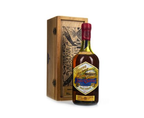 JOSE CUERVO RESERVA DE LA FAMILIA 1996 BOTTLING Tequila, Mexico. 100% agave, dated 16 May 1996, bottle no. 547. 750ml, 40% vo