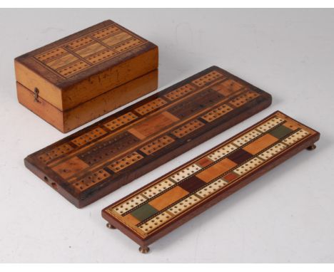 A Victorian oak, bone and specimen wood inlaid cribbage board on turned brass feet 23.5cm, together with a Victorian walnut a