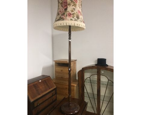 REEDED WOODEN STANDARD LAMP WITH FRINGED &amp; FLORAL SHADE