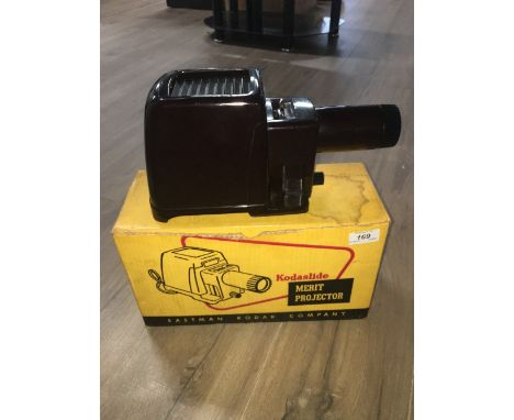 VINTAGE KODASLIDE PROJECTOR IN ORIGINAL BOX