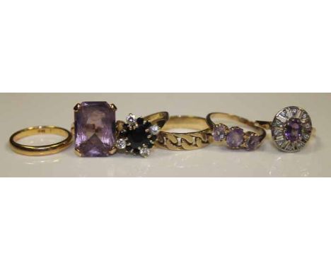 GROUP OF SIX GOLD RINGS
including an eighteen carat gold wedding band and three amethyst rings, condition fair across lot