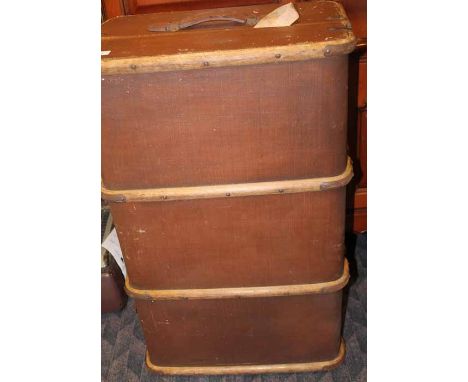 TRAVEL TRUNK