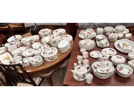 A very large selection of Royal Worcester "Evesham" dinner and tea ware etc 