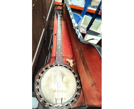 The 'New Windsor' popular model 5 Banjo in a case. 