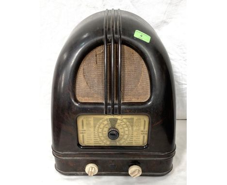 A vintage Bakelite case radio Philco model 444 (no back, knobs loose) 