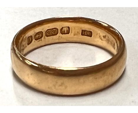 A 22ct hallmarked gold wedding ring 4.8gm size J 