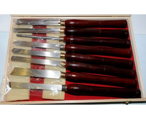 Eight piece lathe chisel set in wooden case 