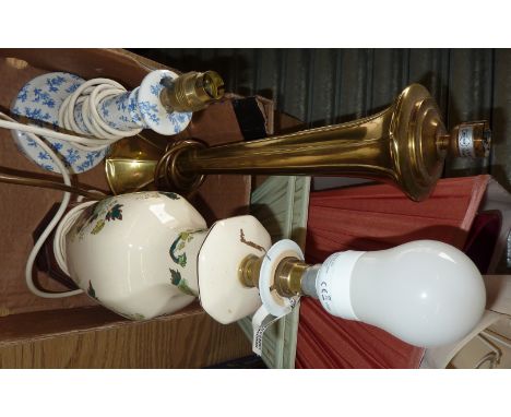 Masons table lamp, brass table lamp and other other and assorted shades 