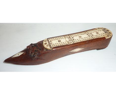19th C prisoner Of war Cribbage board in the form of a shoe with inlaid bone, containing set of miniature bone dominoes