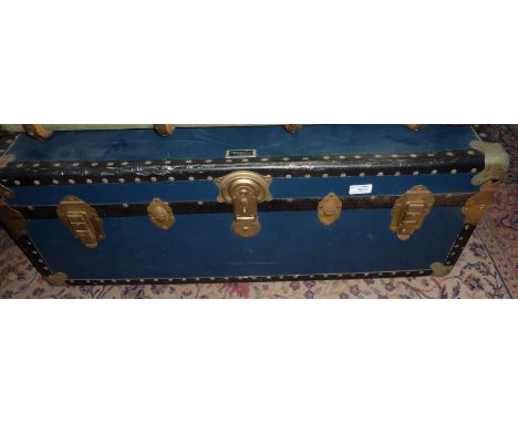 Travelling trunk 