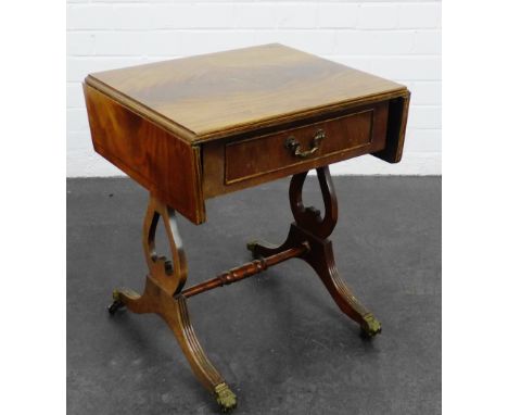 Small mahogany sofa table, 54 x 47cm