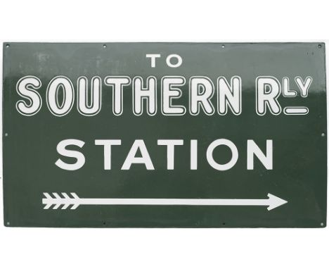 Southern Railway enamel direction sign TO SOUTHERN RLY STATION with right facing arrow. In very good condition with some rest