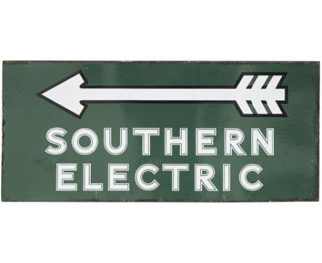 Southern Railway enamel direction sign SOUTHERN ELECTRIC with feathered arrow beneath. Double sided, one side in very good co